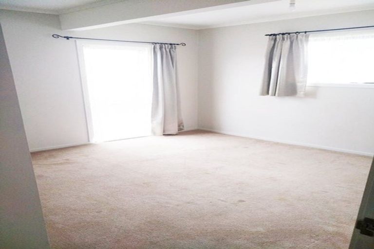 Photo of property in 20b Roberts Road, Te Atatu South, Auckland, 0610