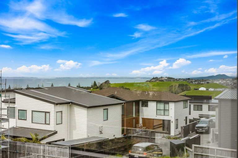 Photo of property in 5 Makumaku Place, Long Bay, 0630