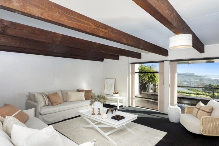 Photo of property in 1/17 Moncks Spur Road, Redcliffs, Christchurch, 8081