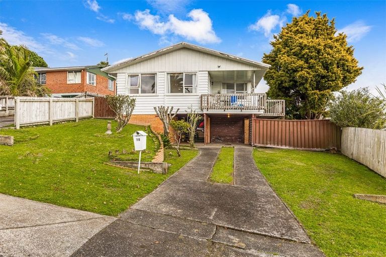 Photo of property in 18 Lilburn Crescent, Massey, Auckland, 0614