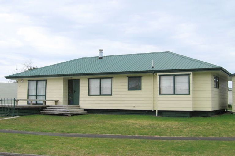Photo of property in 100a Lorraine Place, Whangamata, 3620