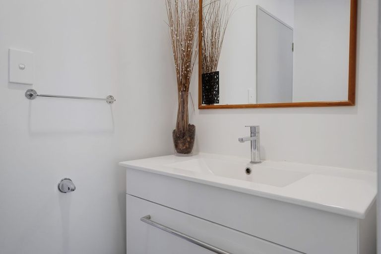 Photo of property in 16 O'sullivan Place, Waiuku, 2123