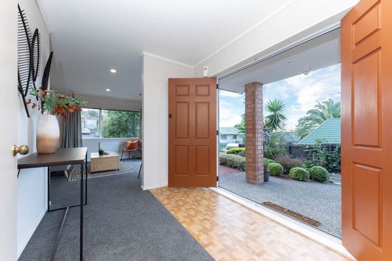 Photo of property in 10 Ryden Place, Glen Eden, Auckland, 0602