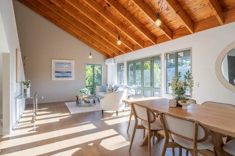 Photo of property in 6 Tree Fern Trail, Campbells Bay, Auckland, 0630