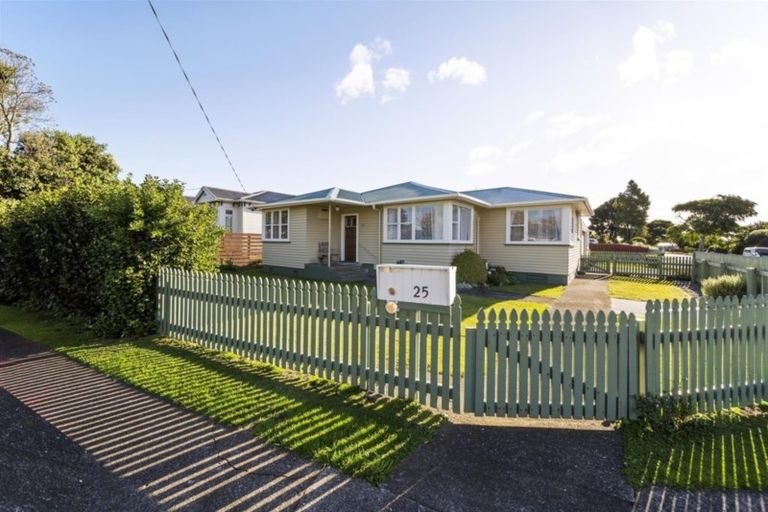Photo of property in 25 Waihi Road, Hawera, 4610