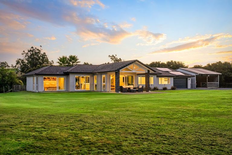 Photo of property in 1 Ngaire Close, Wainui, Silverdale, 0994