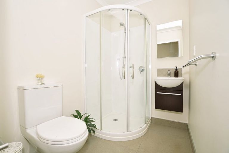Photo of property in 2 Dover Road, St Andrews, Hamilton, 3200
