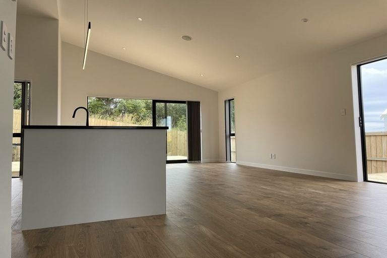 Photo of property in 40 Taikura Avenue, Red Beach, 0932