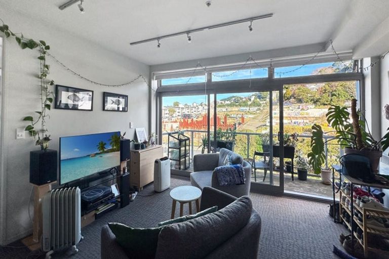 Photo of property in Revolucion Apartments, 207e/28 Torrens Terrace, Mount Cook, Wellington, 6011