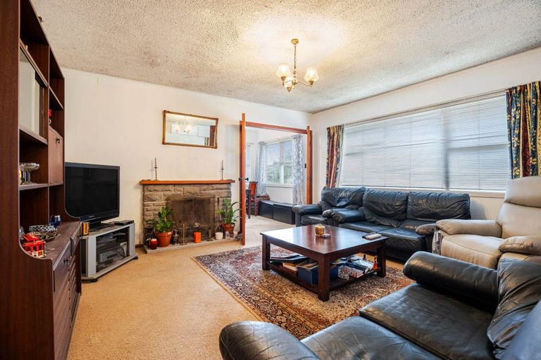 Photo of property in 35 Hereford Street, Te Atatu Peninsula, Auckland, 0610