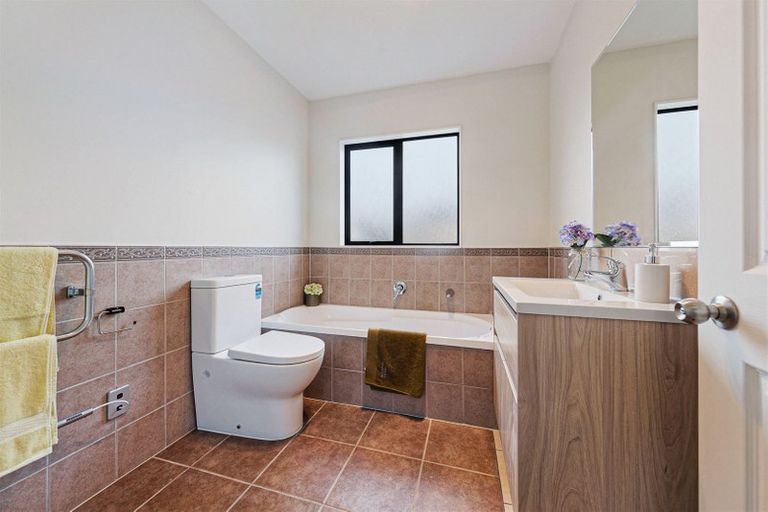 Photo of property in 3 Magnolia Place, Flat Bush, Auckland, 2016