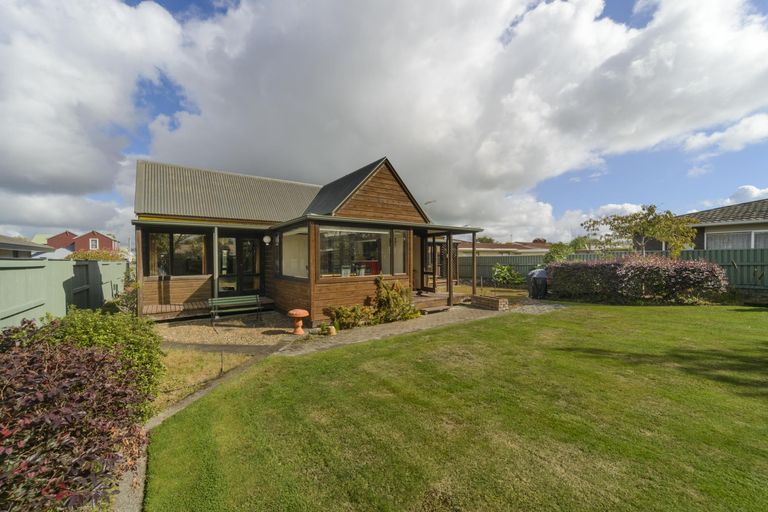 Photo of property in 14 Moyne Avenue, Milson, Palmerston North, 4414