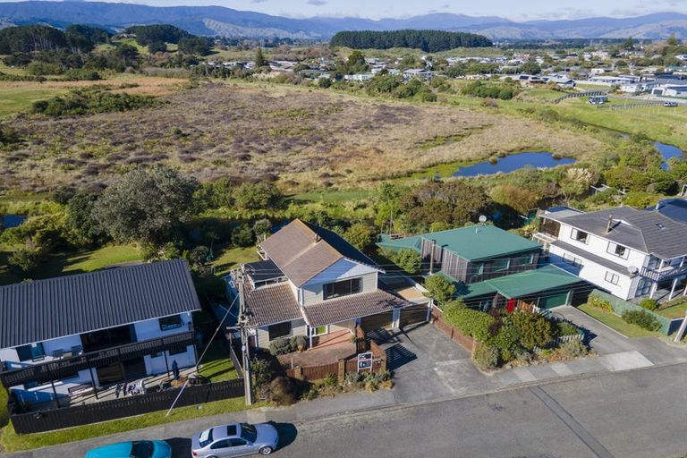 Photo of property in 12 Moana Street, Otaki Beach, Otaki, 5512