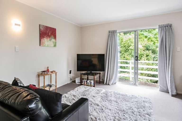 Photo of property in 30 Lyndhurst Road, Tawa, Wellington, 5028