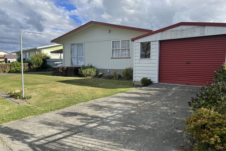 Photo of property in 17 Durham Avenue, Tamatea, Napier, 4112