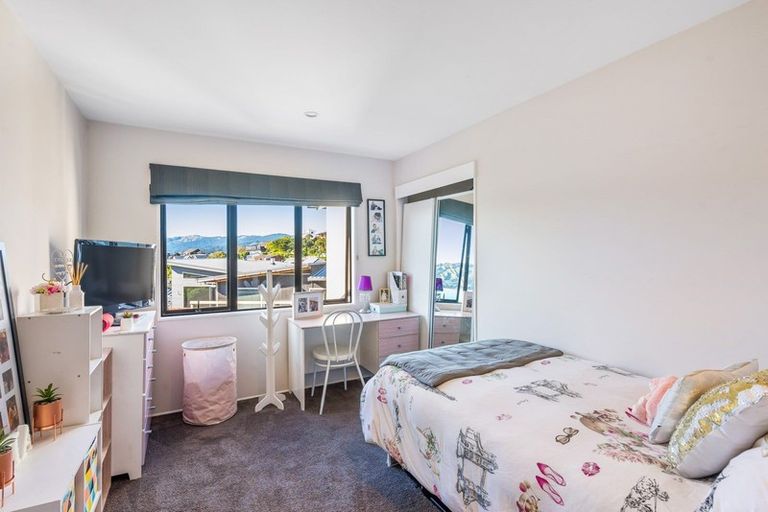 Photo of property in 12 The Topdeck, Whitby, Porirua, 5024