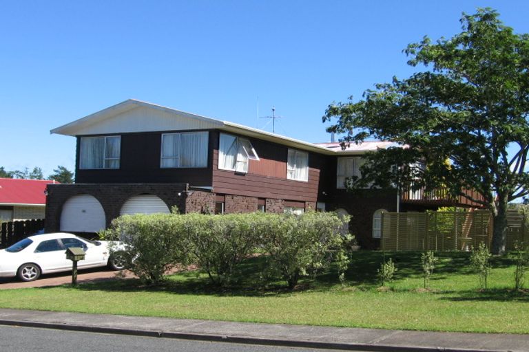 Photo of property in 19 St Catherine Crescent, West Harbour, Auckland, 0618