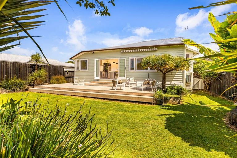 Photo of property in 5 Kotuku Street, Te Atatu Peninsula, Auckland, 0610