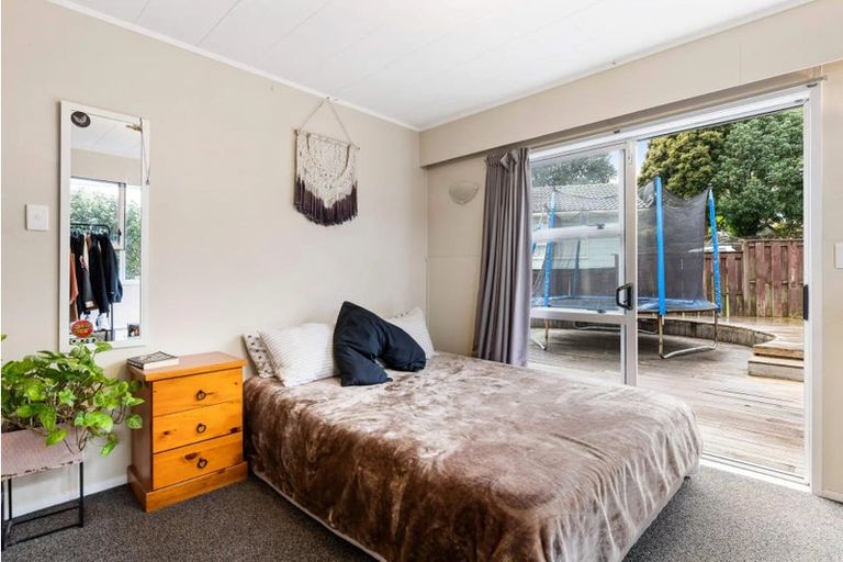 Photo of property in 14 Waari Avenue, Sunnyvale, Auckland, 0612