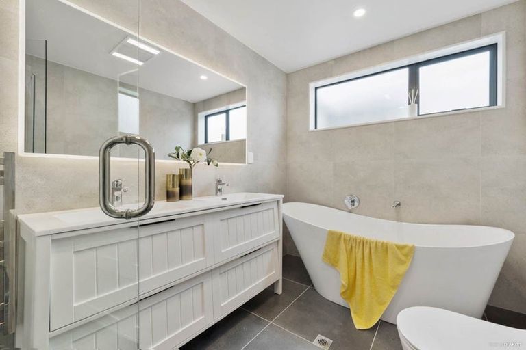 Photo of property in 6 Picnic Point Road, Hobsonville, Auckland, 0616