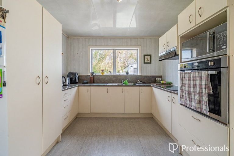 Photo of property in 33 Wellington Road, Wainuiomata, Lower Hutt, 5014