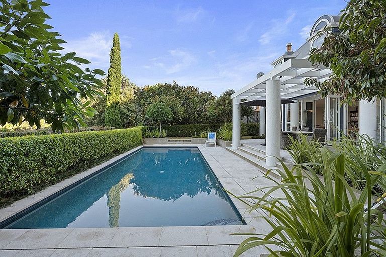 Photo of property in 6a Terrylyn Drive, Hillcrest, Auckland, 0627