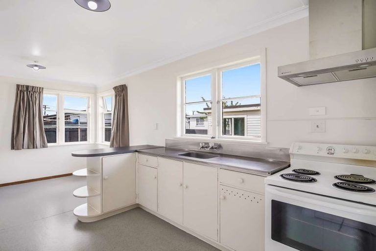 Photo of property in 15 Mako Mako Road, Levin, 5510