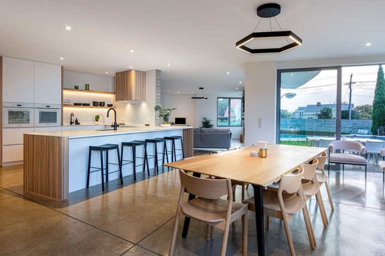 Photo of property in 33a Stanley Point Road, Stanley Point, Auckland, 0624