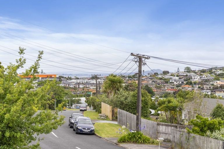 Photo of property in 18 Penton Road, Stanmore Bay, Whangaparaoa, 0932