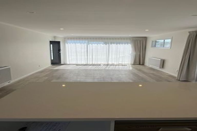 Photo of property in 115a Queen Charlotte Drive, Aotea, Porirua, 5024