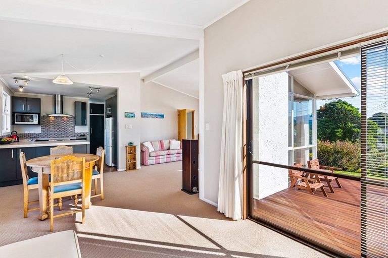 Photo of property in 18 Rua Road, Paraparaumu Beach, Paraparaumu, 5032