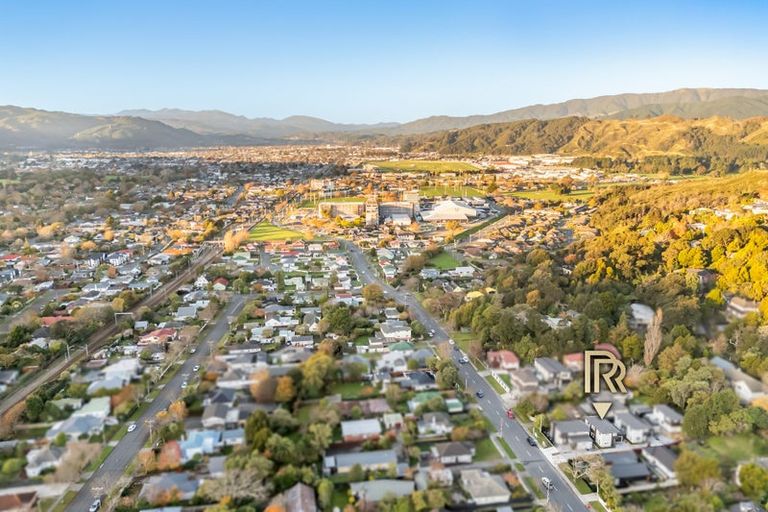 Photo of property in 70b Heretaunga Square, Silverstream, Upper Hutt, 5019
