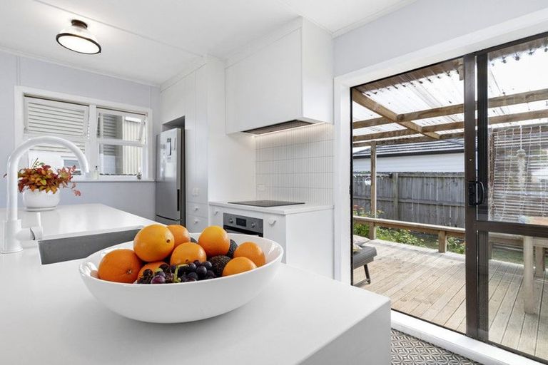 Photo of property in 19 Madill Street, Tuakau, 2121