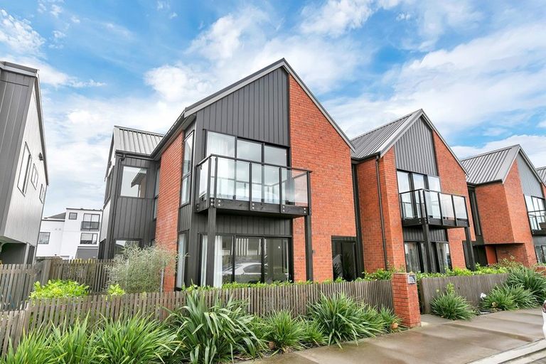 Photo of property in 33 Mapou Road, Hobsonville, Auckland, 0616