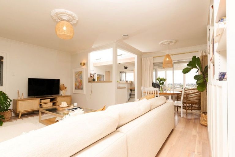 Photo of property in 11a Mizpah Road, Waiake, Auckland, 0630