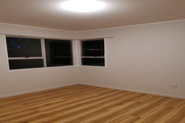 Photo of property in 5 Pavola Grove, Glenfield, Auckland, 0629