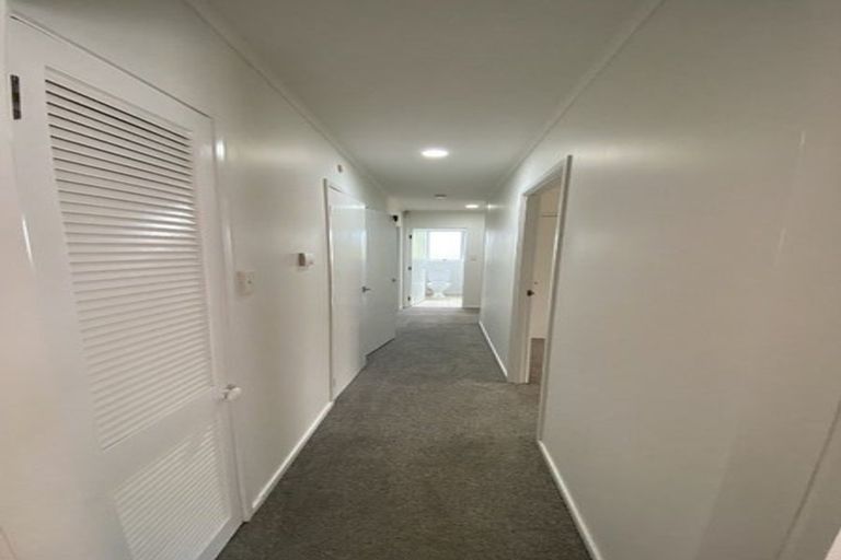 Photo of property in 5 Kama Place, Sunnynook, Auckland, 0620