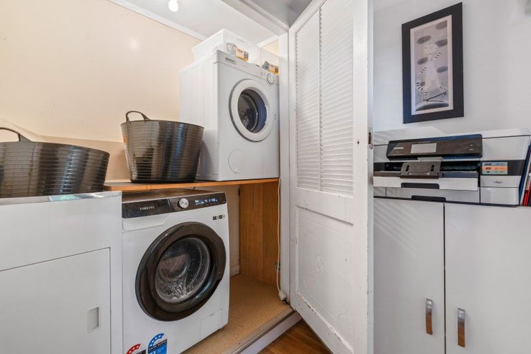 Photo of property in 61 Harbour View Road, Northland, Wellington, 6012