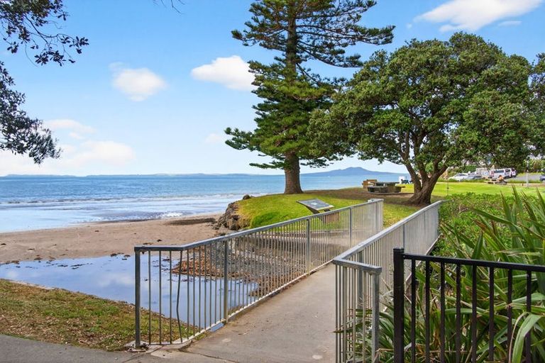 Photo of property in 2/50 Masterton Road, Rothesay Bay, Auckland, 0630