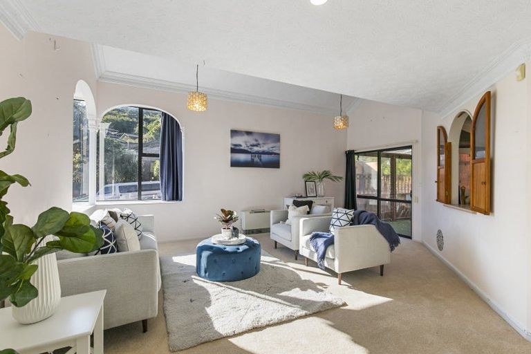 Photo of property in 69 Woodhouse Avenue, Karori, Wellington, 6012