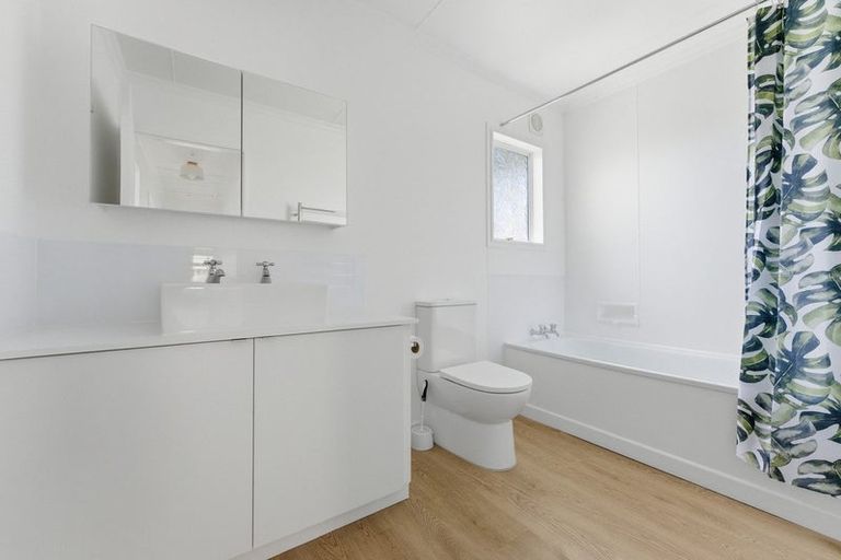 Photo of property in 209 Seaview Road, Marfell, New Plymouth, 4310