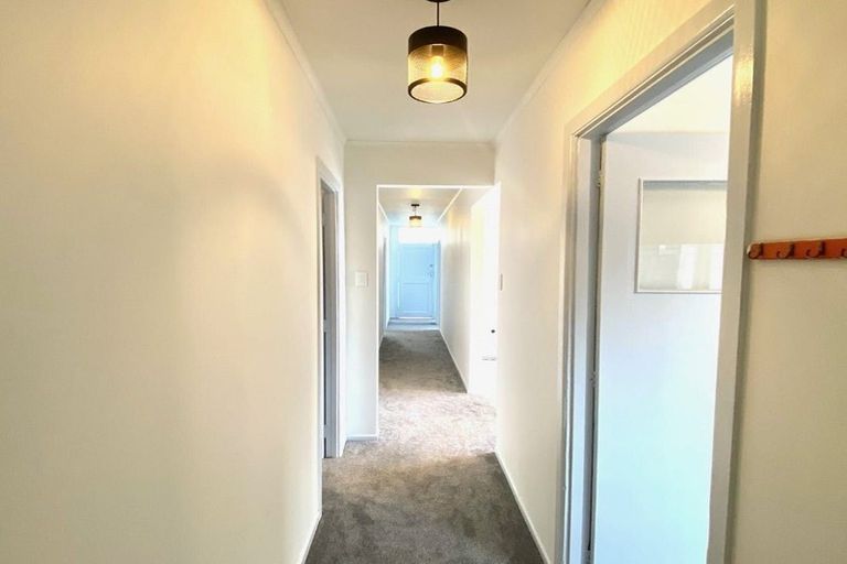 Photo of property in 240e Great North Road, Henderson, Auckland, 0612