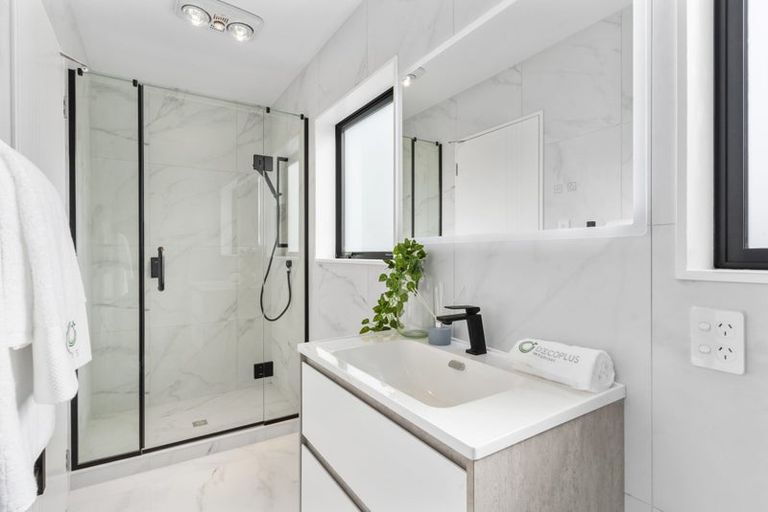 Photo of property in 44d Blakeborough Drive, Forrest Hill, Auckland, 0620