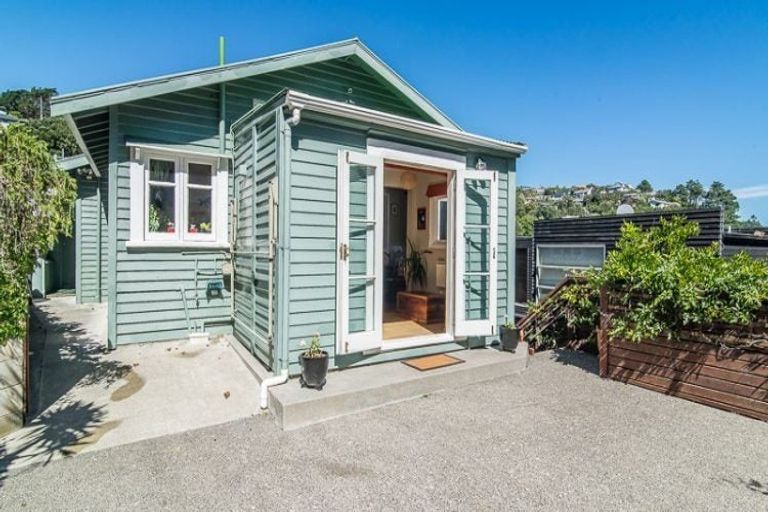 Photo of property in 6 Tiketike Way, Brooklyn, Wellington, 6021