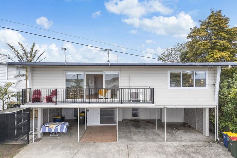 Photo of property in 2/104 Sylvan Avenue, Northcote, Auckland, 0627