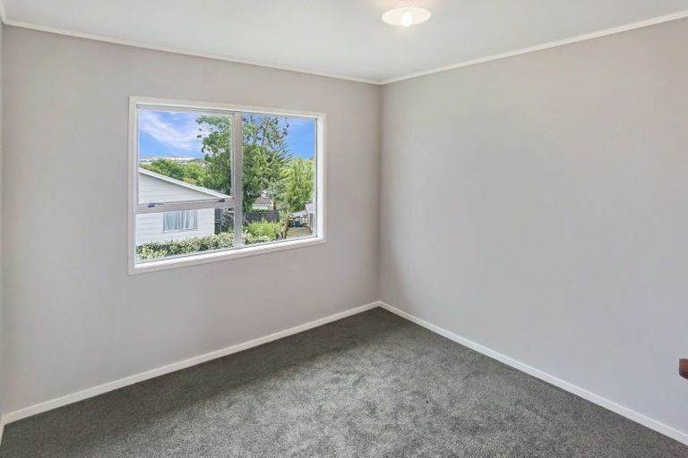 Photo of property in 5 Flaunty Place, West Harbour, Auckland, 0618