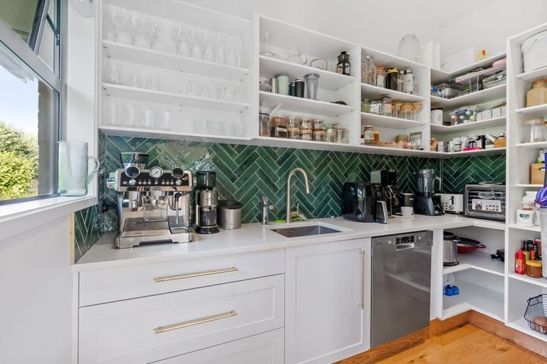 Photo of property in 6 Shearwater Lane, Point Wells, 0986