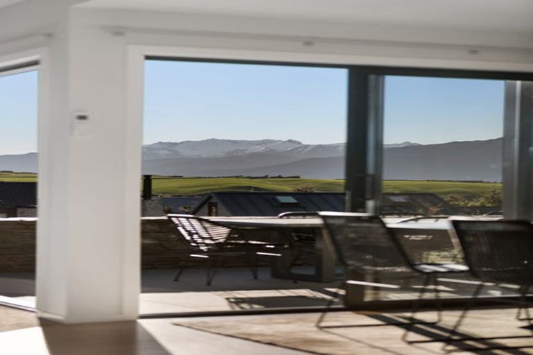 Photo of property in 4 Kinross Lane, Jacks Point, Queenstown, 9371