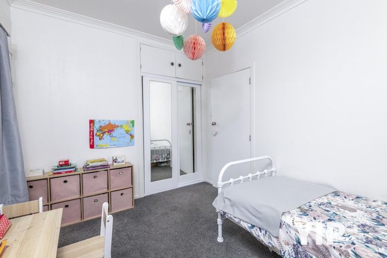 Photo of property in 20 Horokiwi Road West, Newlands, Wellington, 6037