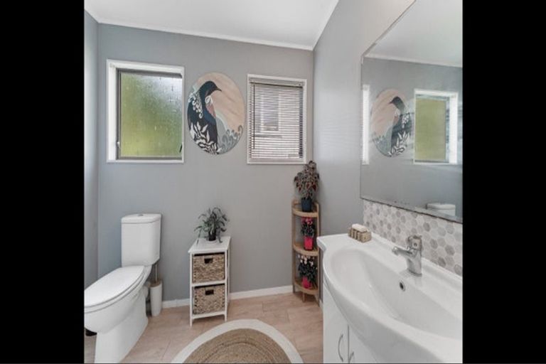 Photo of property in 10 Mamaku Street, Paraparaumu, 5032